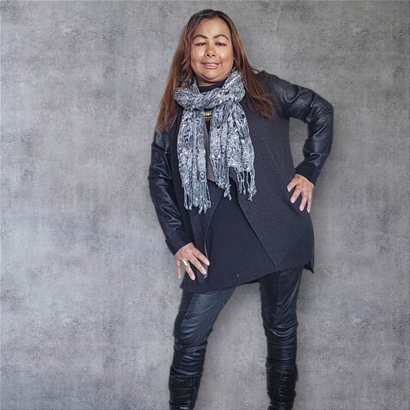 Jessica Womens Elegant Black and Gray Patterned Scarf - Picture 8 of 9